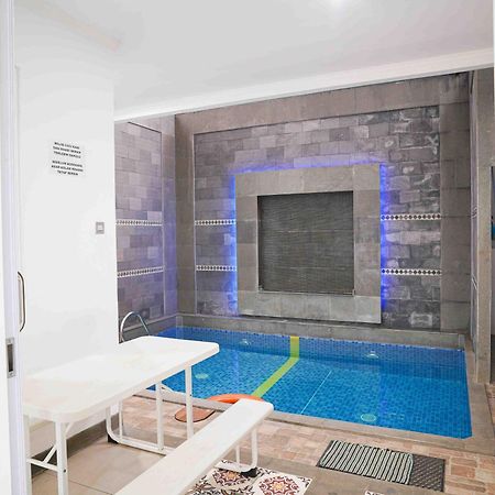 Schones Haus Private Pool & Netflix By Grorental Bandung Extérieur photo