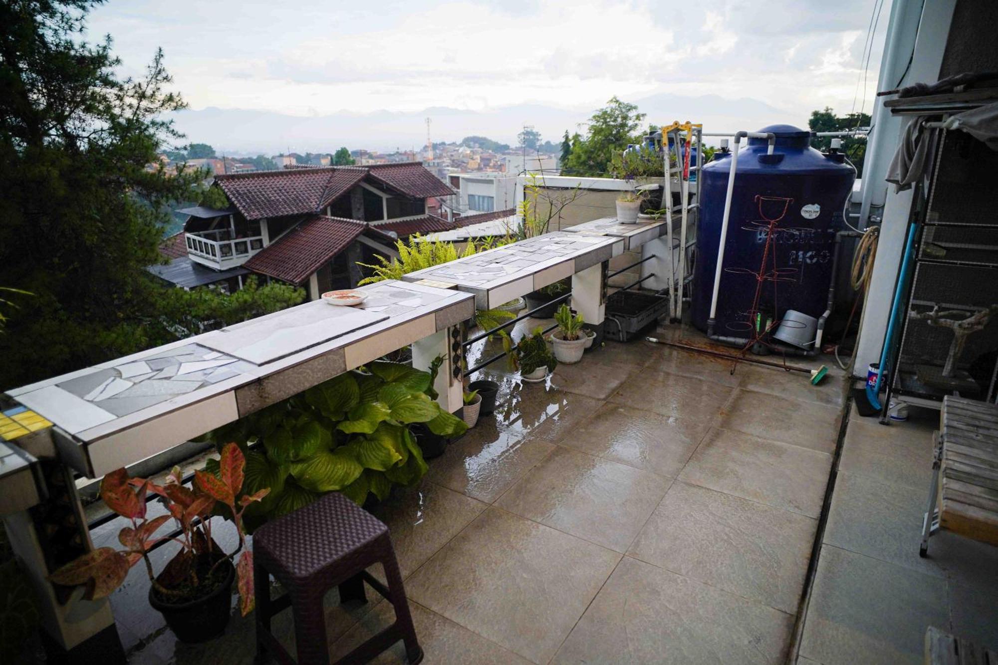 Schones Haus Private Pool & Netflix By Grorental Bandung Extérieur photo