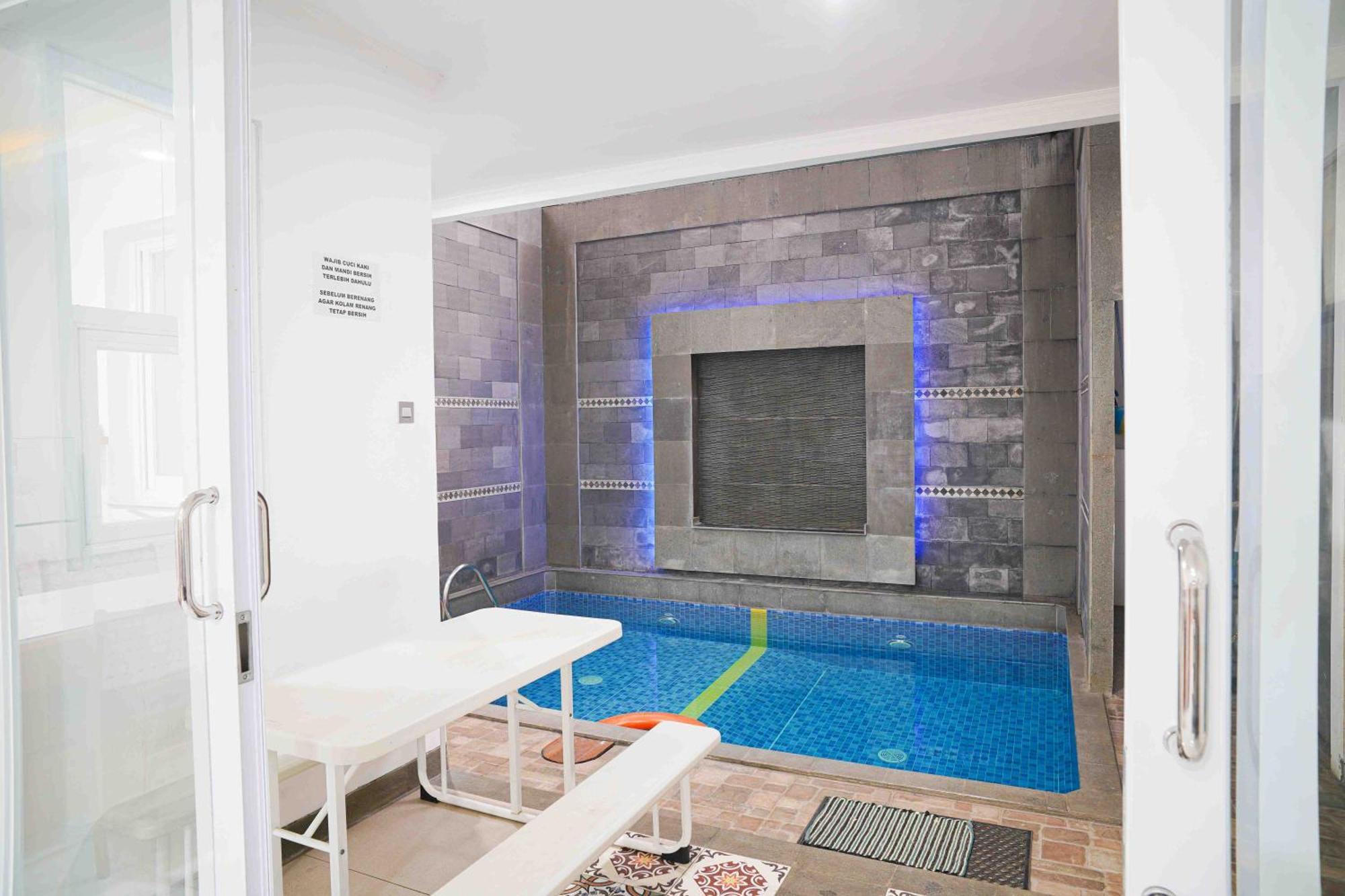 Schones Haus Private Pool & Netflix By Grorental Bandung Extérieur photo