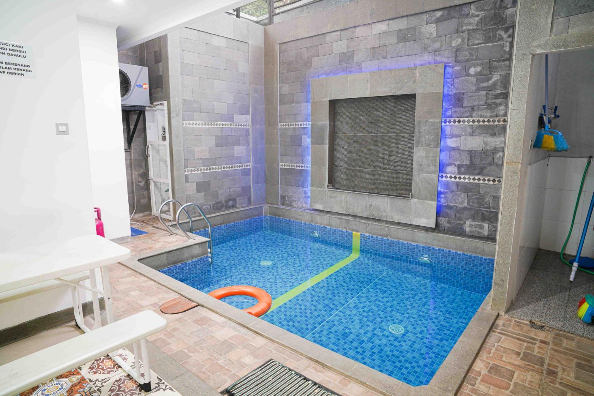 Schones Haus Private Pool & Netflix By Grorental Bandung Extérieur photo